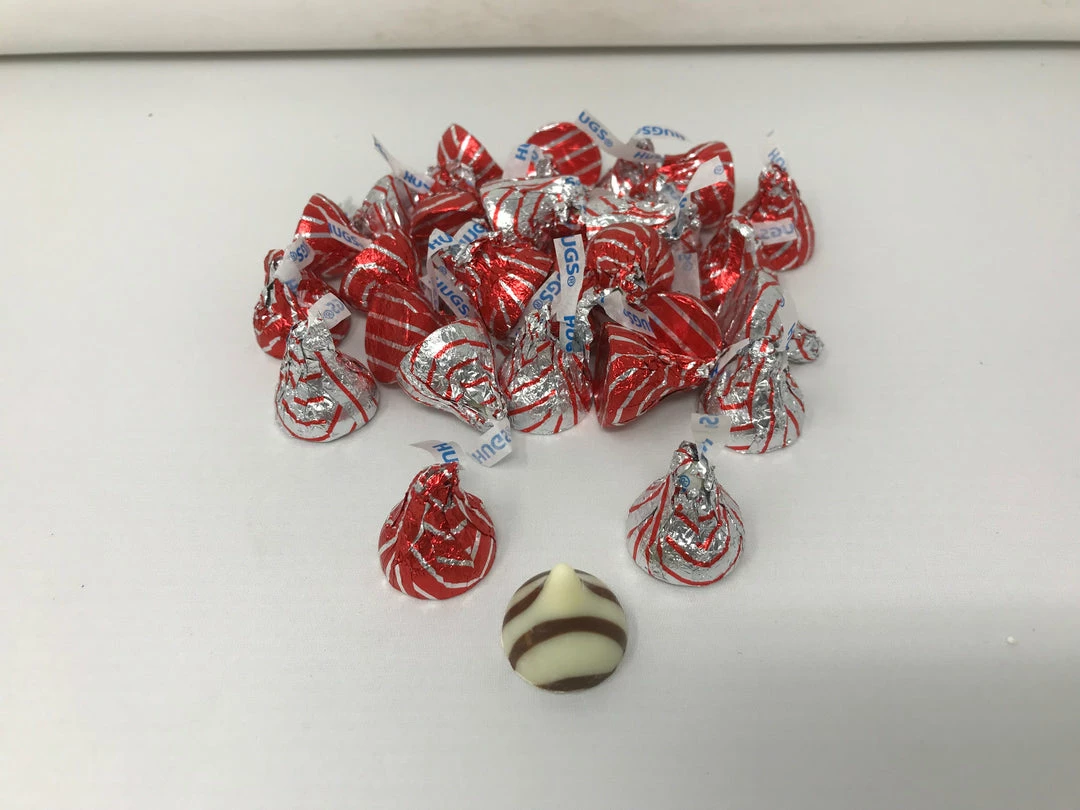Hershey's - Hershey, Pennsylvania Hershey's Hugs Hershey Kisses 5 Pounds Red And Silver Foil Hershey Hugs 3 Hershey's - Hershey, Pennsylvania Hershey's Hugs Hershey Kisses 5 Pounds Red And Silver Foil Hershey Hugs
